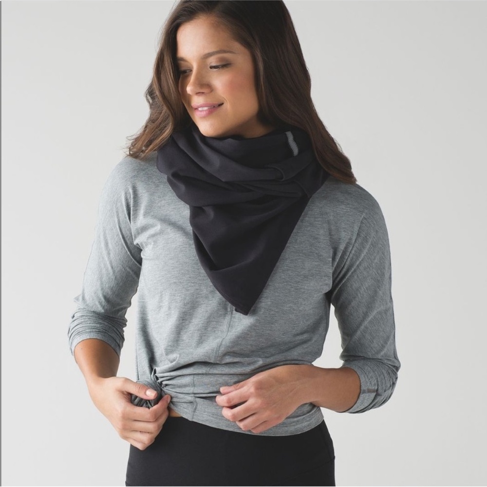Lululemon Asyna black scarf or wrap